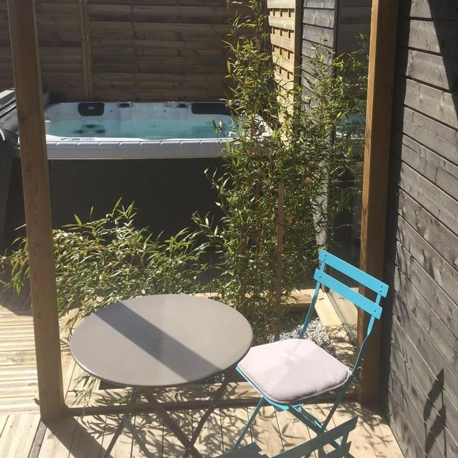 Les Nuits Insolites De La Mothe - Hebergement En Bulle Ou Tiny House Avec Spa Privatif Outremecourt Экстерьер фото